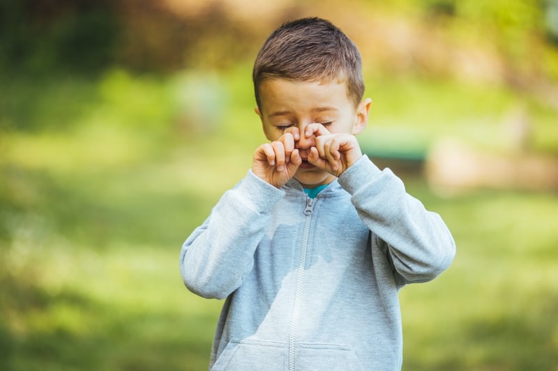 niño empezando una crisis de asma